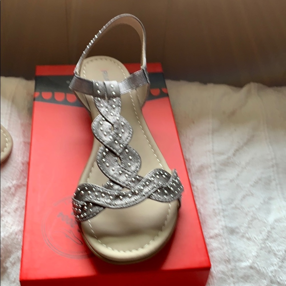 Sandals - Picture 2 of 4